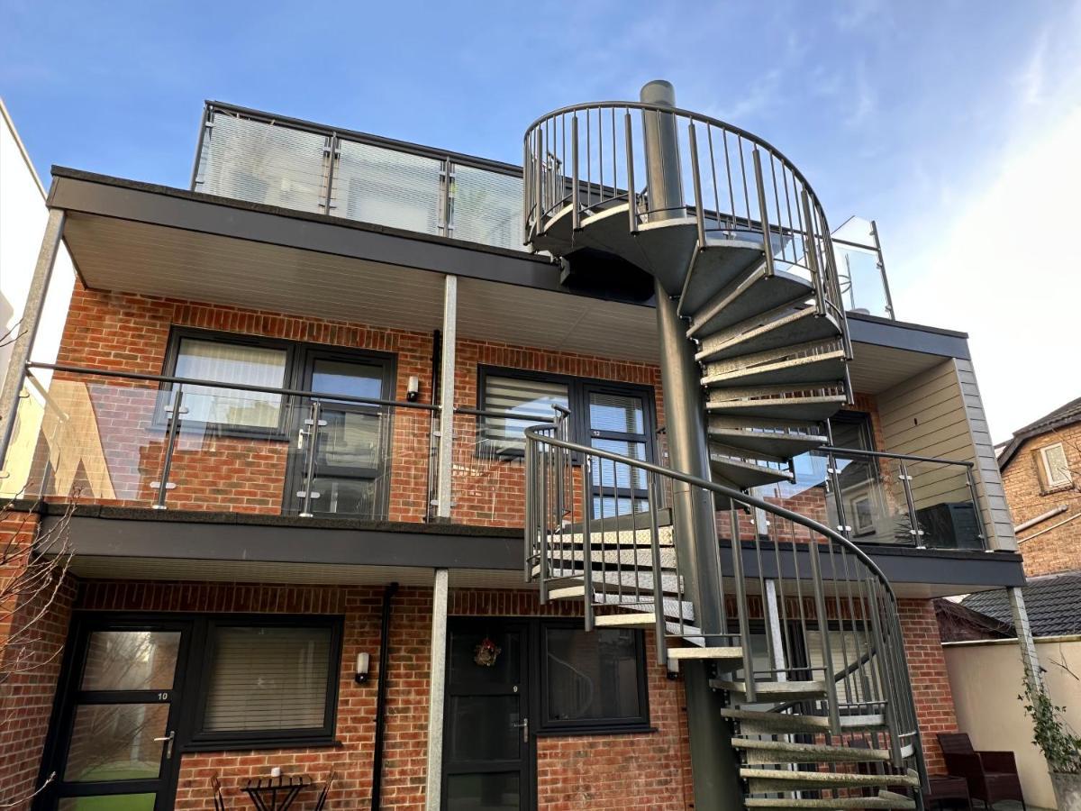 A Cozy Hideaway With Balcony - Close To Beach Bournemouth Exterior foto